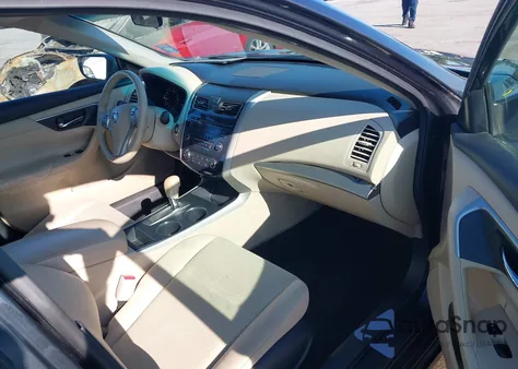 2015 Nissan Altima 2.5 S из США, поврежденный, VIN 1N4AL3AP2FC267663